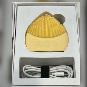 NIB Pop Sonic Leaflet Face Cleansing Device